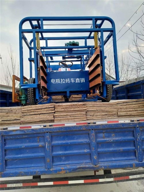 水泥磚設(shè)備的核心角色 叉磚車與運(yùn)坯車的高效協(xié)同